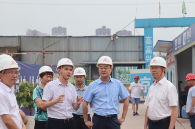 集團(tuán)公司董事長(zhǎng)鄧華帶隊(duì)前往內(nèi)江市、隆昌市考察紡織、糧食儲(chǔ)運(yùn)、撬裝加油等項(xiàng)目
