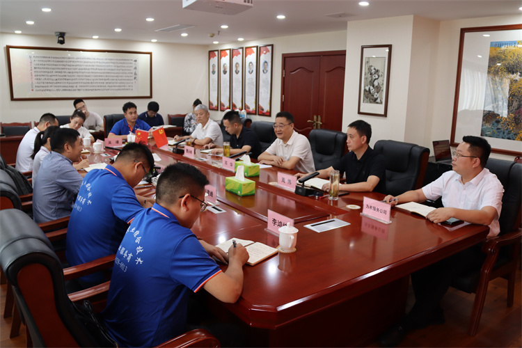 鄧華會見蒙牛集團常溫營銷中心、成都天杰有機農(nóng)業(yè)發(fā)展有限公司相關(guān)負(fù)責(zé)人一行